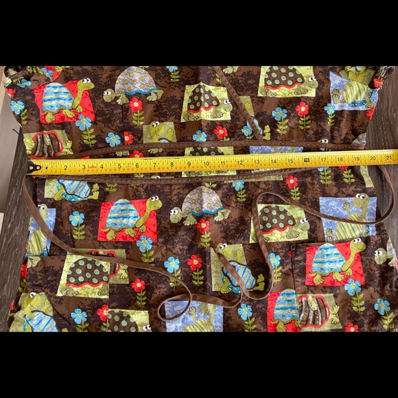 White Cross Brand Scrub Top, Turtle Scrubs, Size Large, tie waist - Picture 12 of 15